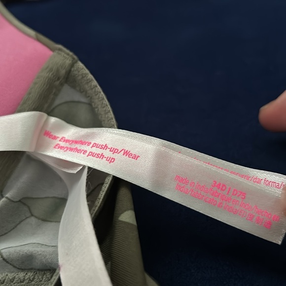 3 push up victoria secrets bras for the price of one, 34D - Picture 6 of 8